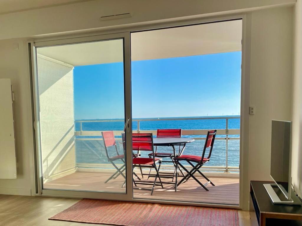 Large Studio Direct Access To The Beach بورنيشّيه المظهر الخارجي الصورة